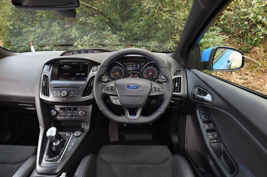 Торпедо Ford Focus RS 2016 года  (UK) (фото 26 из 43)